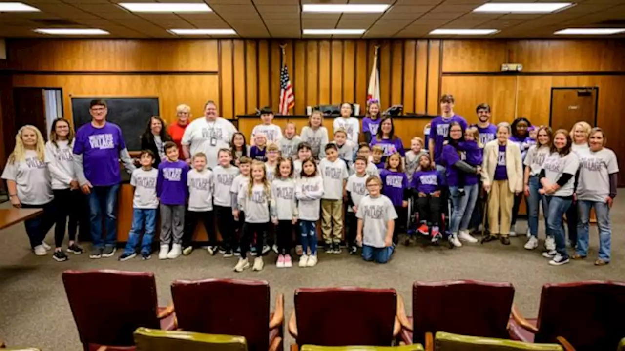 Alabama 2nd-graders join classmate on adoption day: 'A very special time'