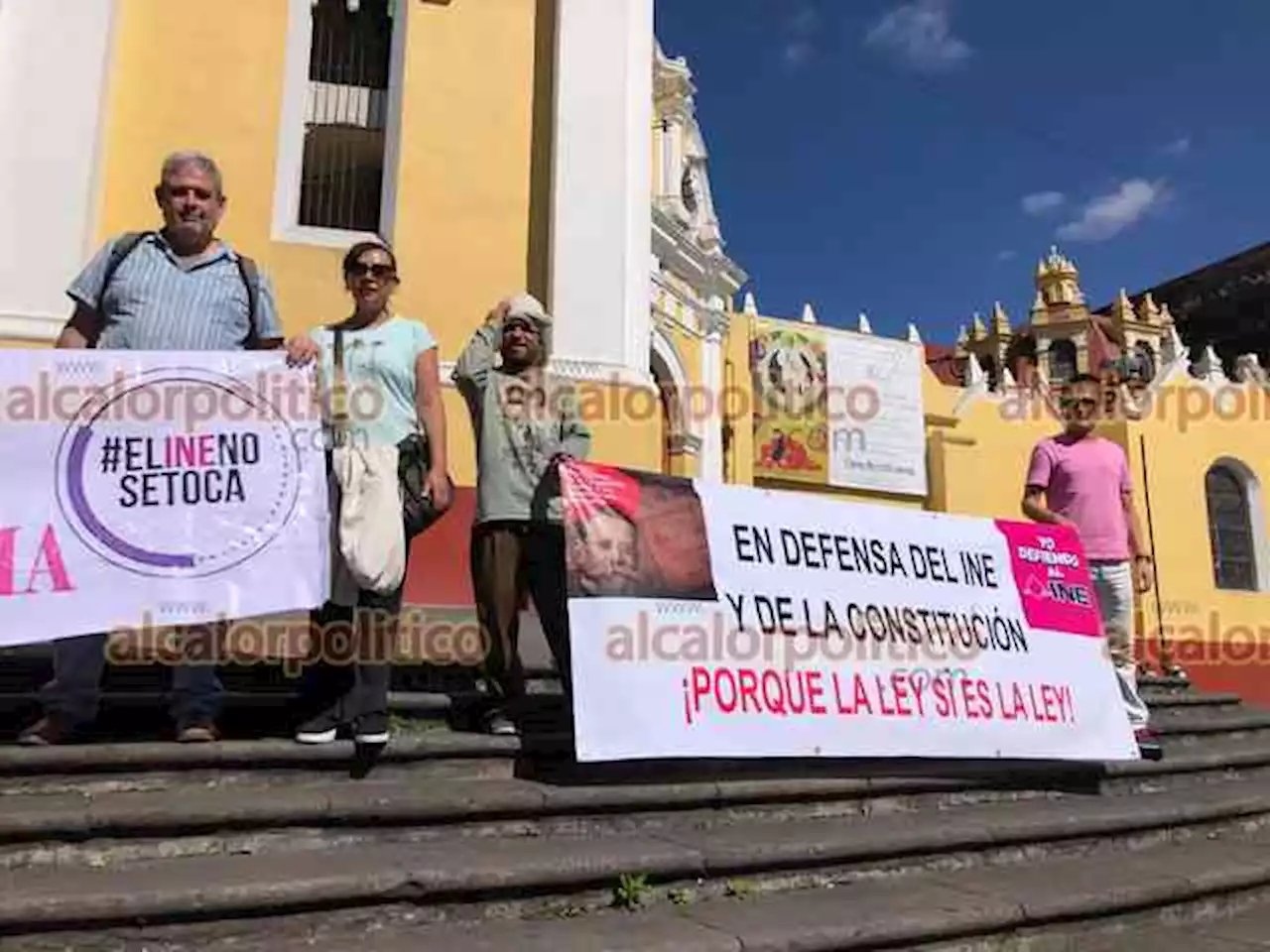 En Día de la Constitución, piden mejor financiamiento para instituciones como el INE