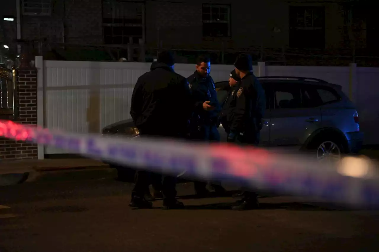 BREAKING: Off-duty cop in Brooklyn shot in possible robbery, reports say | amNewYork