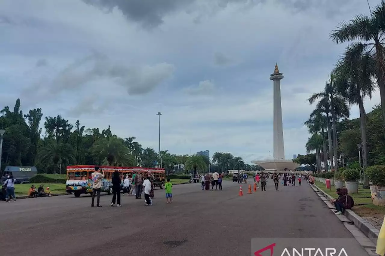 Jakarta dan Kepulauan Seribu cerah berawan Minggu siang