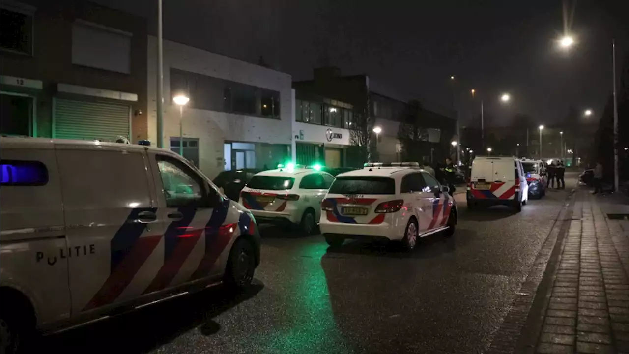 Politie grijpt in bij vechtpartij na afloop van feest in Westpoort