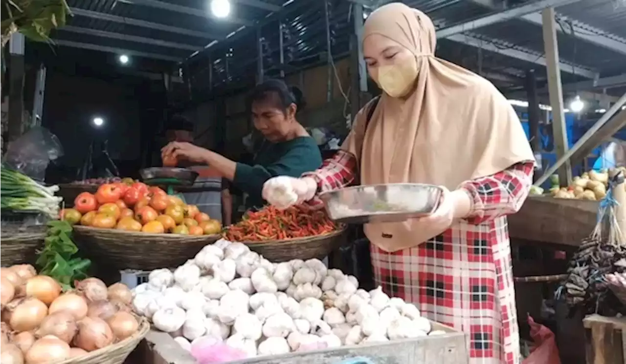 Pasokan Berkurang, Harga Cabai &amp; Bawang di Gowa Sulsel Naik