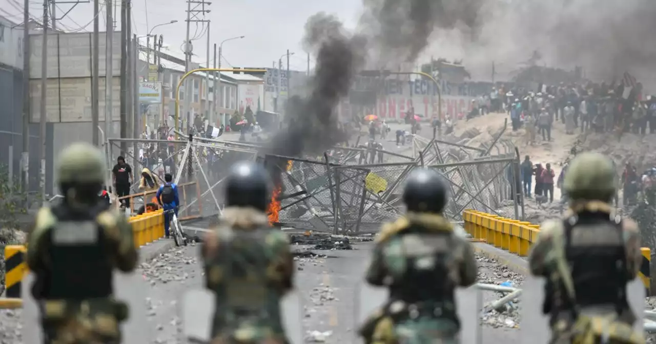 Denuncian agresiones de la Policía a periodistas que cubrían protesta en Lima