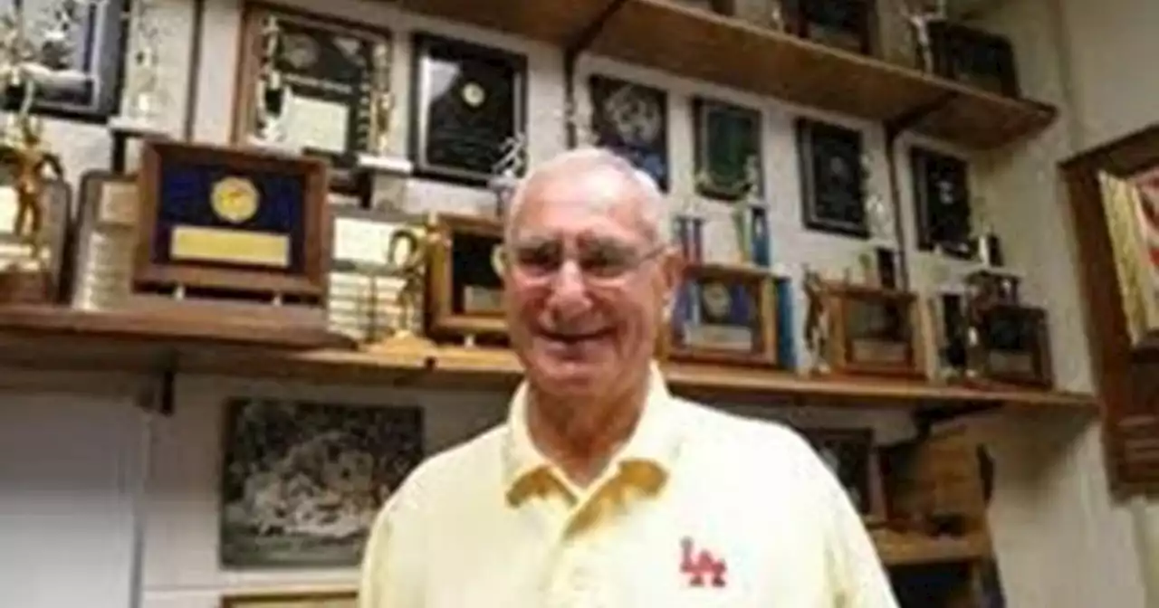 Frank Amato — an ‘institution’ at Loyola Academy athletics for 46 years — dies at 96