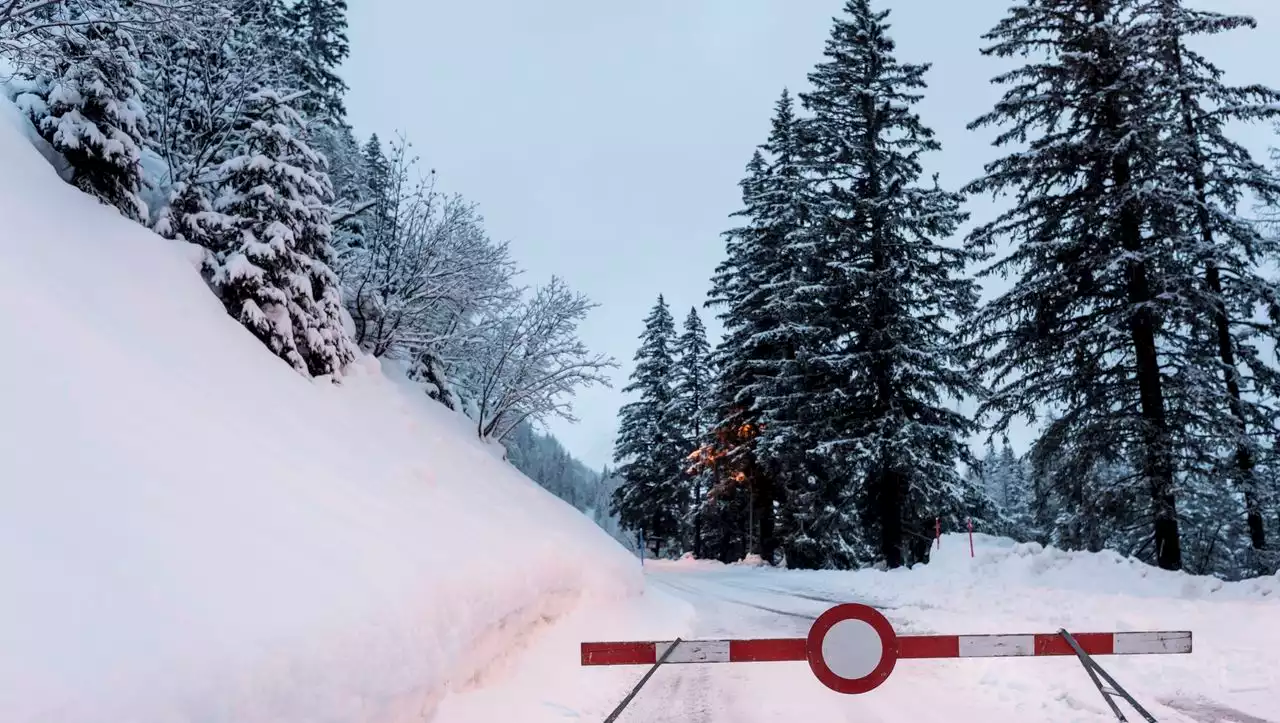 Hohe Warnstufe in den Alpen: Schneepflugfahrer tot aus Lawine geborgen