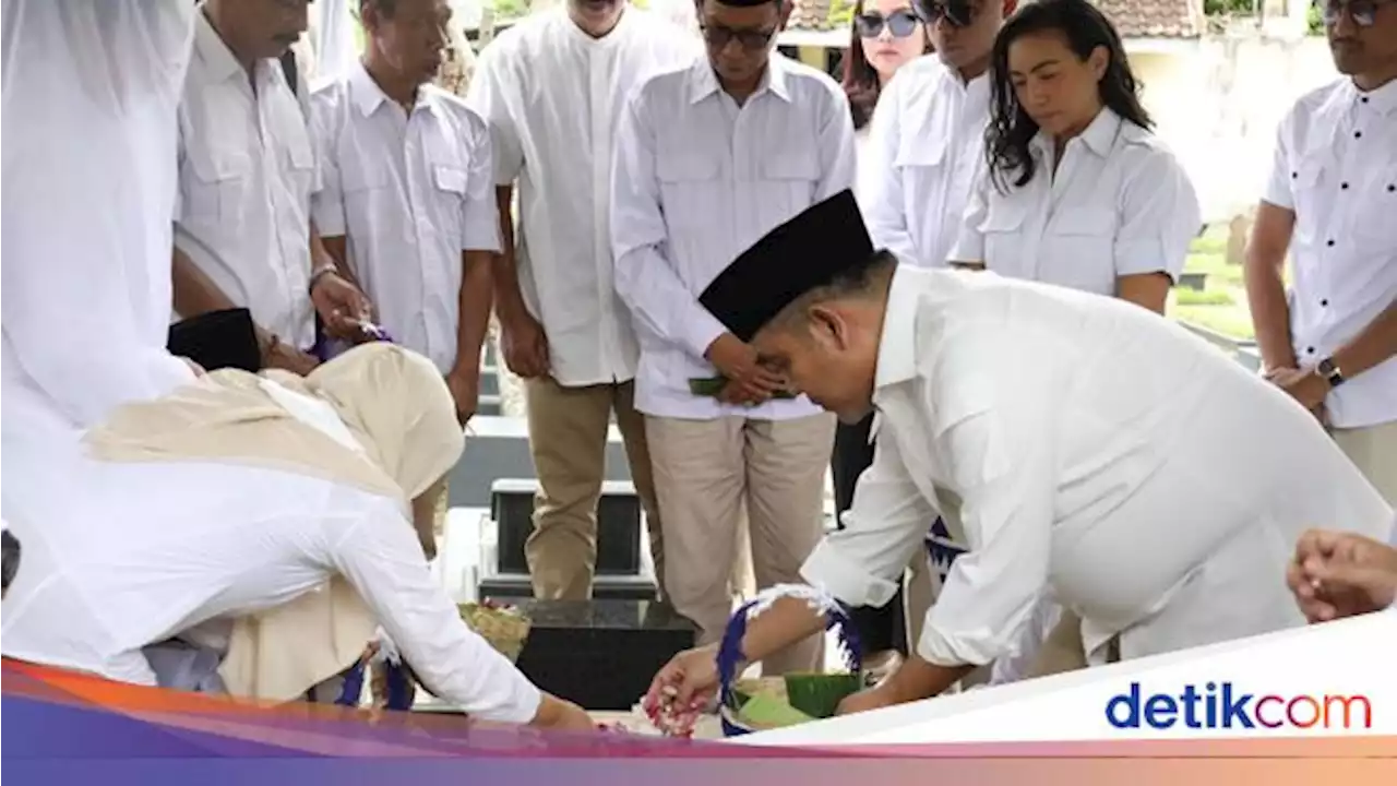 Jelang HUT ke-15 Gerindra, Muzani dkk Ziarah Makam Prof Suhardi