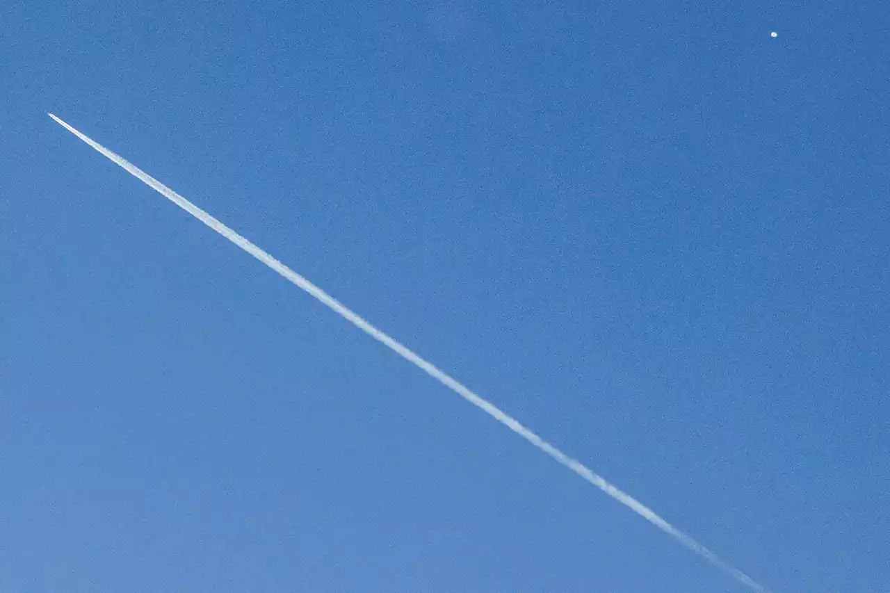 EEUU derriba el 'globo espía' chino, cuyos restos caen sobre el mar