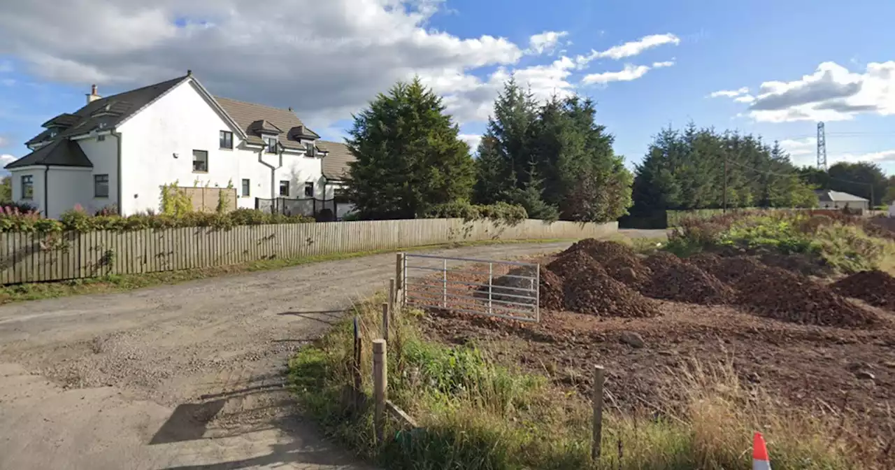 Police and bomb squad remain on scene of Newton Mearns disturbance