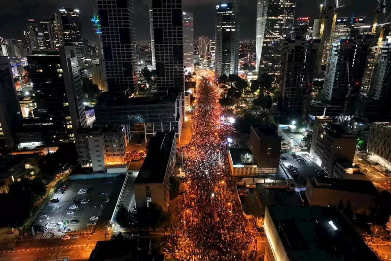 Tens of thousands of Israelis protest against justice reform plans