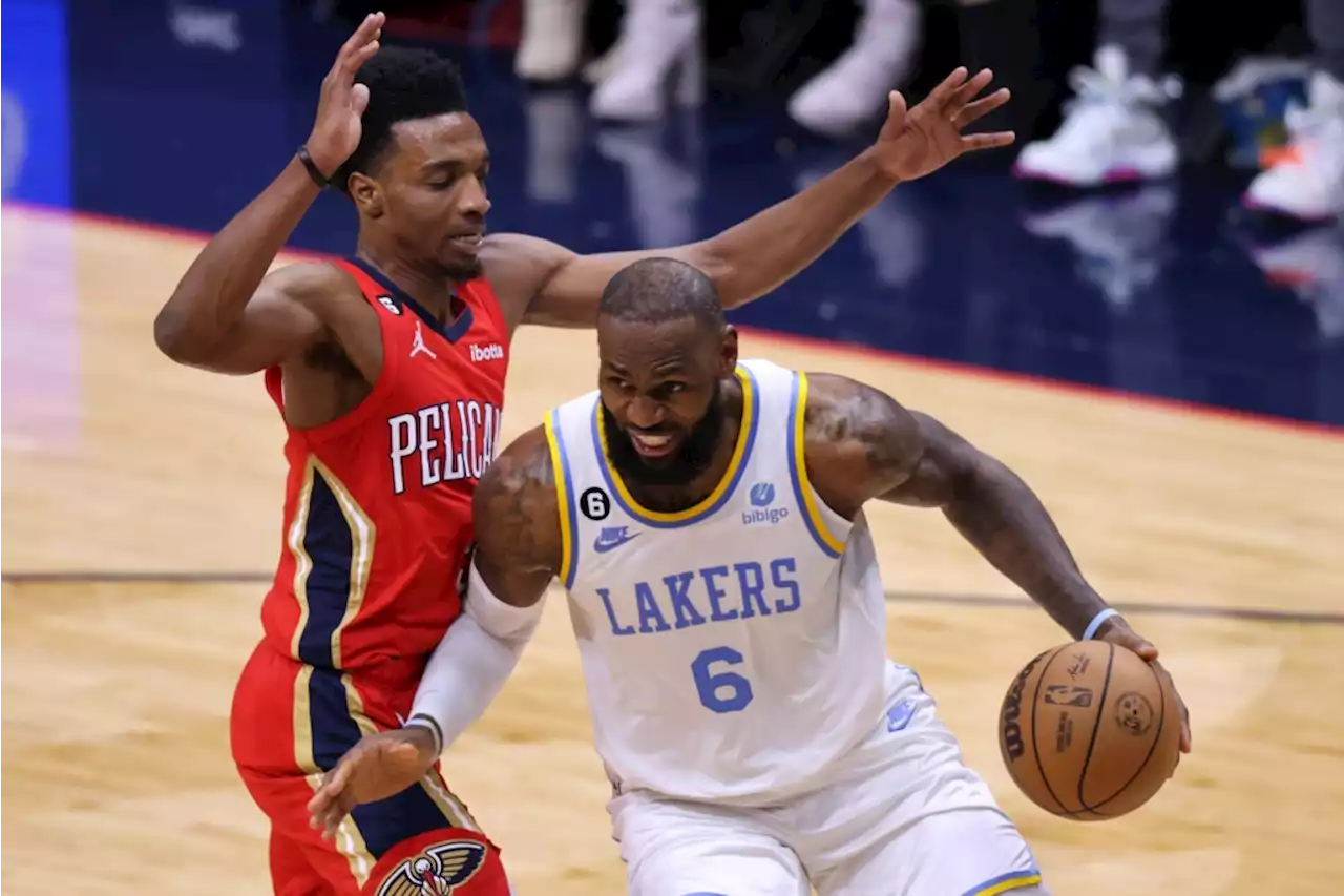 Lakers fall to the Pelicans as trade rumors swirl