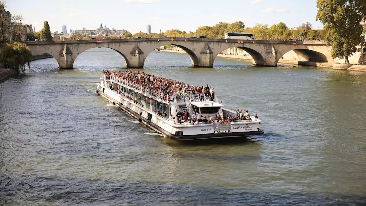 Paris : un bateau-mouche où se trouvaient 150 passagers part à la dérive après un accident