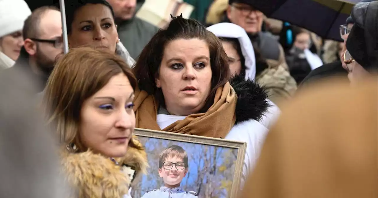 Un mois après son suicide, plus de 500 personnes marchent en hommage à Lucas