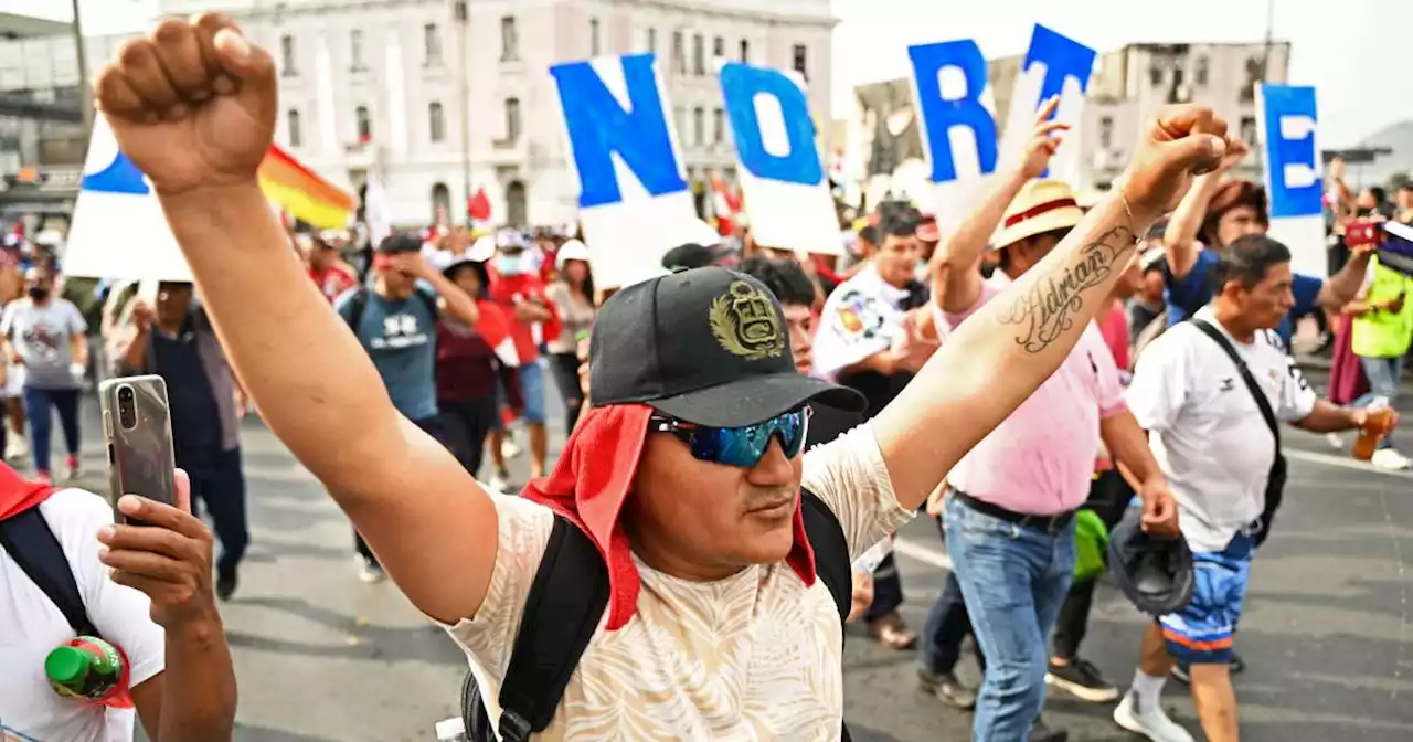 Au Pérou, des milliers de protestataires de « toutes les communautés » manifestent à Lima