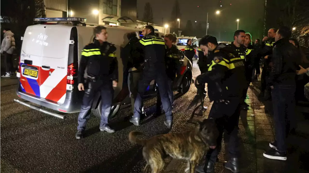 Feestgangers op de vuist na feest in Amsterdam, politie grijpt in