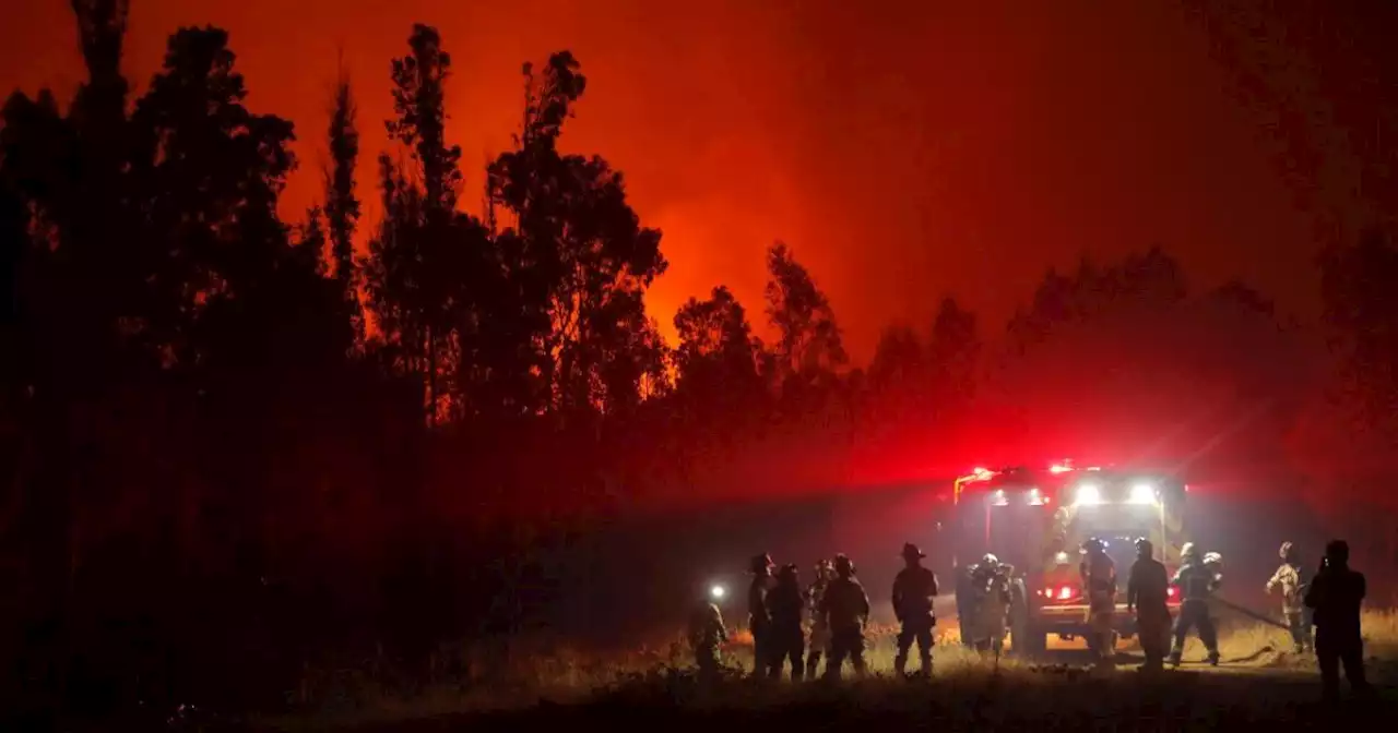 Colombia enviará ayudas para combatir incendios en Chile, anuncia Petro