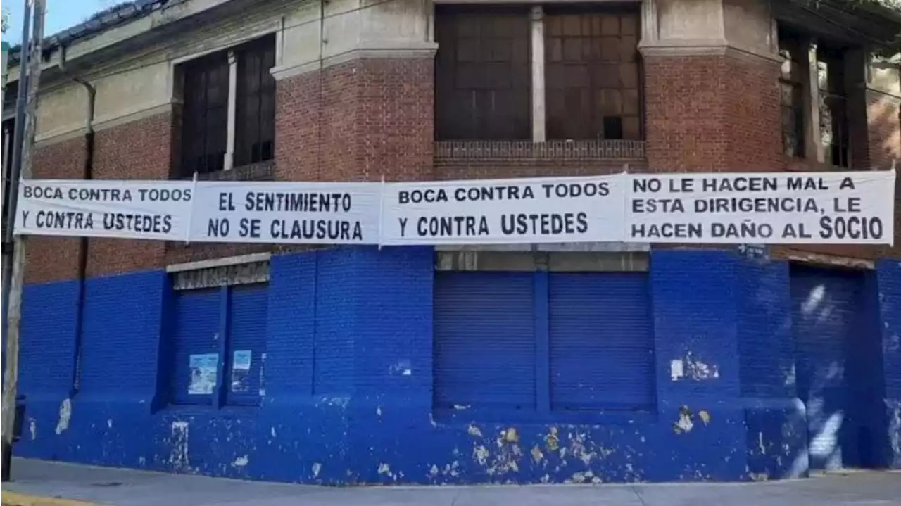 Aparecieron fuertes pasacalles en La Bombonera tras la clausura: 'Boca contra todos'