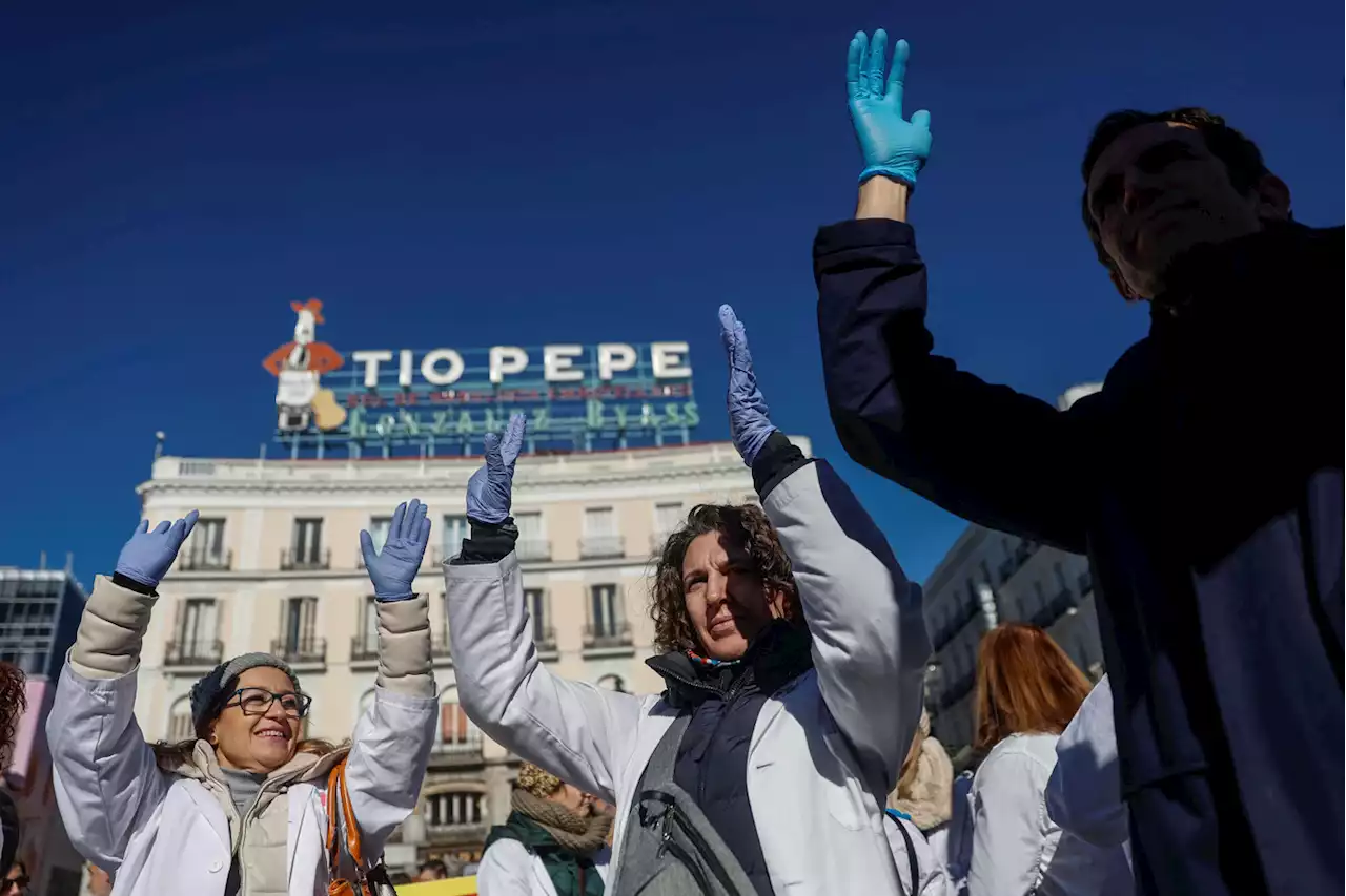 Asociaciones, sanitarios y artistas llaman a repetir otra multitudinaria manifestación por la Sanidad Pública en Madrid