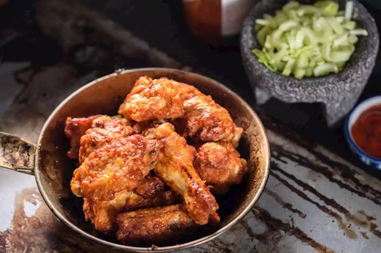 Alitas de pollo se cocinan mejor en airfryer: conozca el truco para que queden crocantes - Pulzo