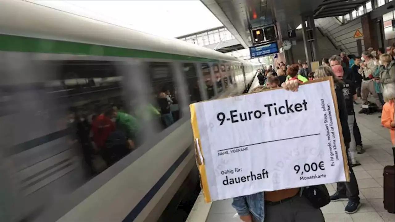 Linke will 9-Euro-Ticket für Sozialhilfeempfänger schnell verlängern