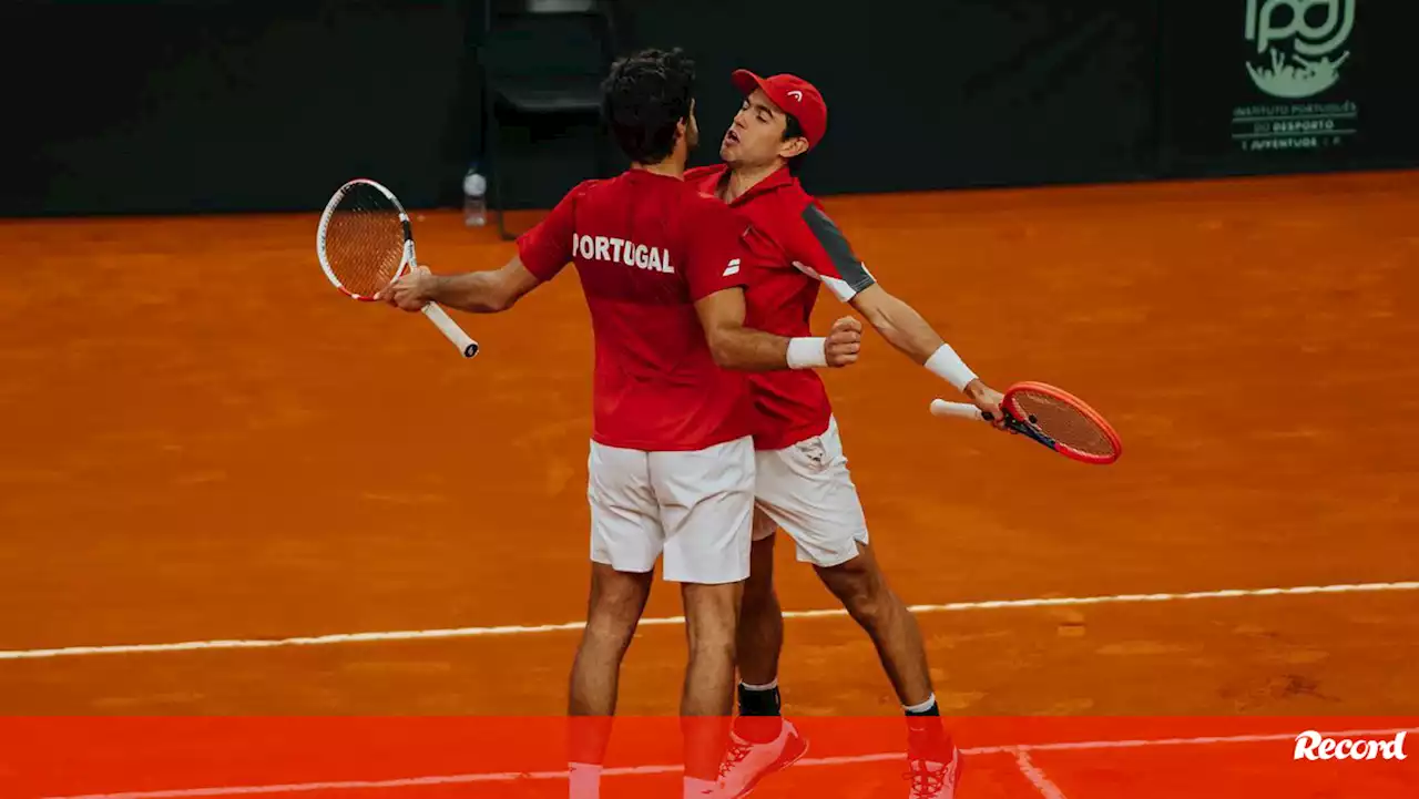 Taça Davis: Dupla portuguesa vence e passa a decisão da eliminatória para João Sousa