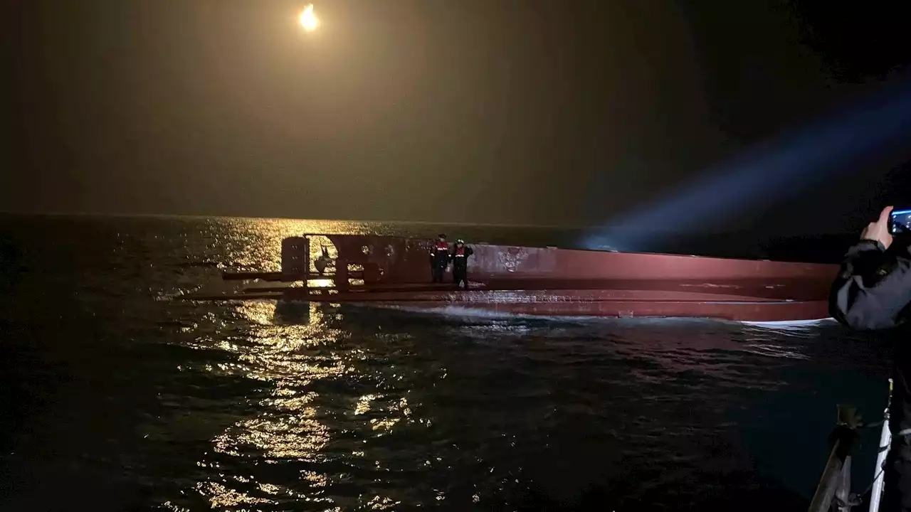 Buscan a nueve desaparecidos en el naufragio de un barco en la costa sudoeste de Corea del Sur