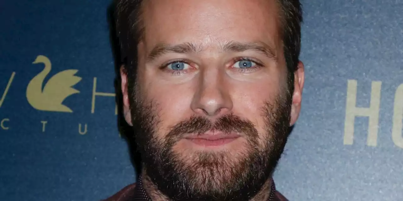 Accusé de cannibalisme et de viol, Armie Hammer sort du silence dans une interview choc