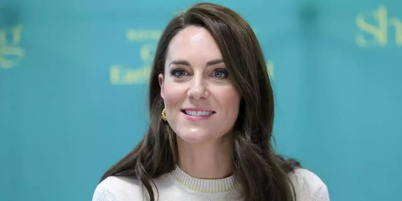 Kate Middleton bébé dans les bras de son père : elle dévoile une photo irrésistible, les internautes frappés par sa ressemblance avec un de ses enfants