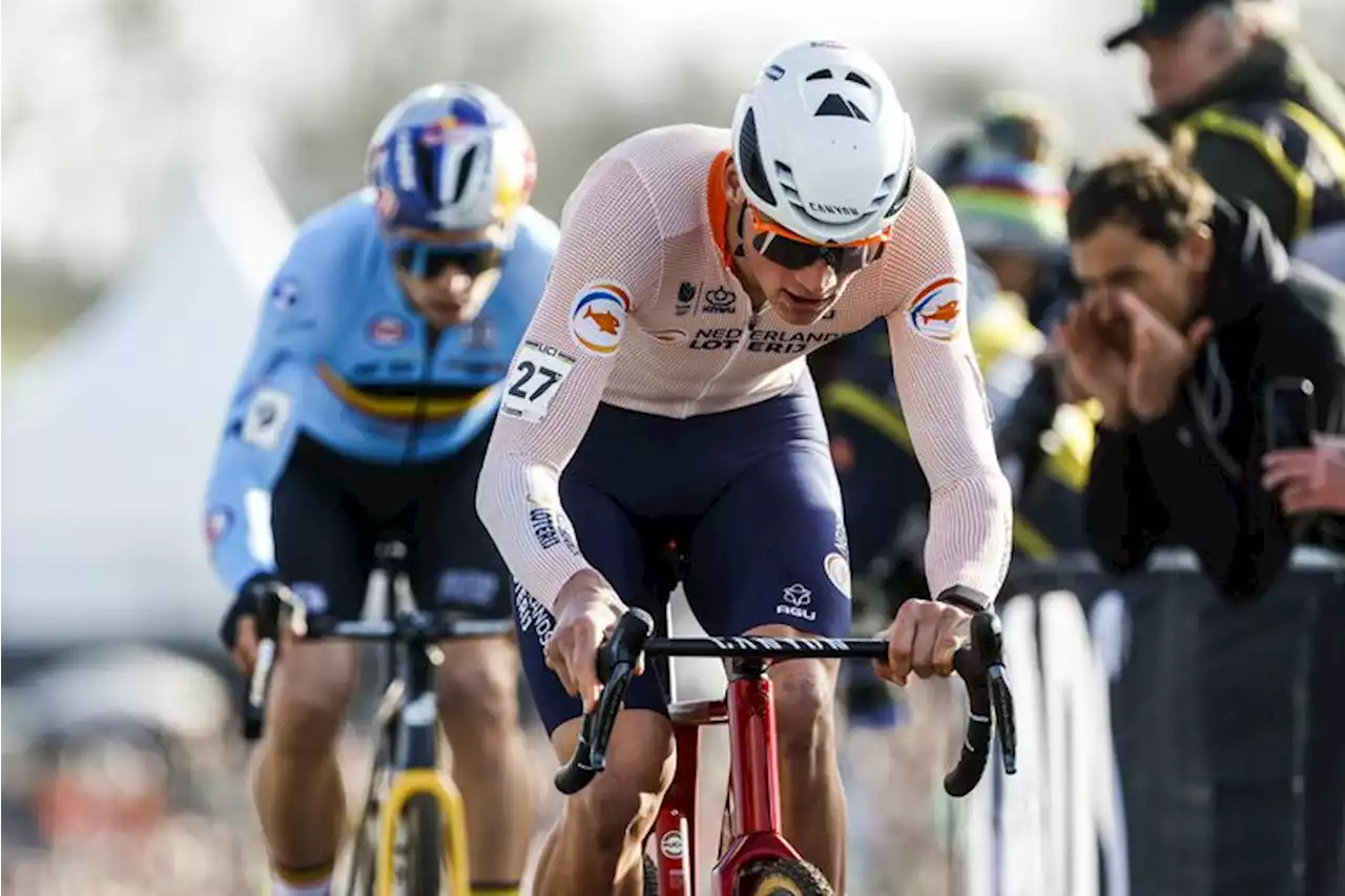 Van der Poel beslist waanzinnig duel met Van Aert in zijn voordeel en pakt vijfde wereldtitel