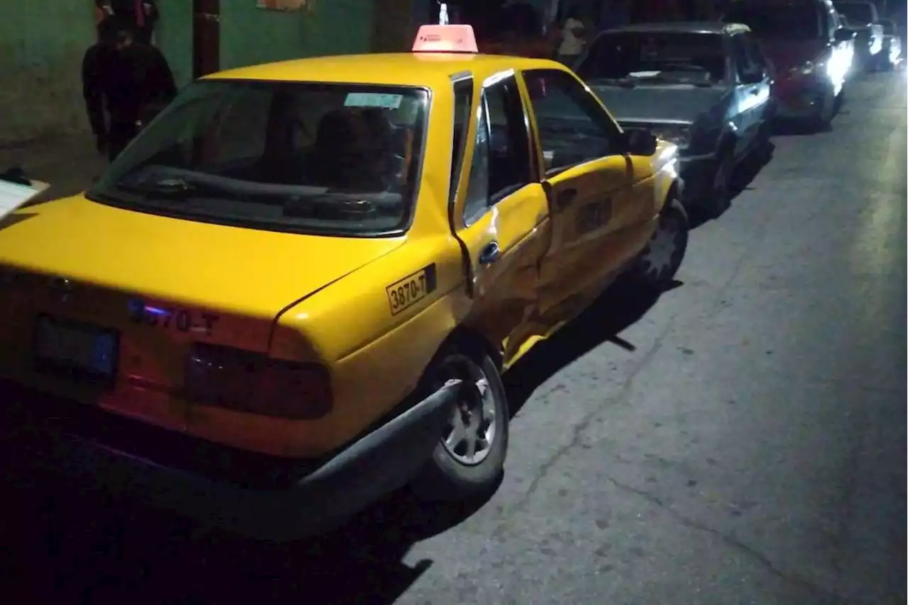 Taxi quita derecho de paso y es proyectado, en Saltillo