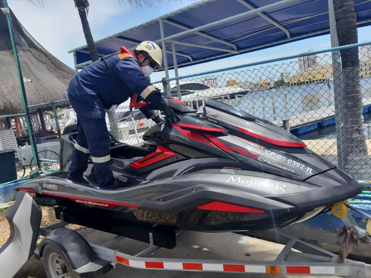 Moto acuática atropelló tres bañistas en Bocagrande: uno está en UCI