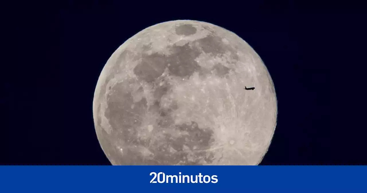 La 'luna de nieve' ilumina los cielos de España