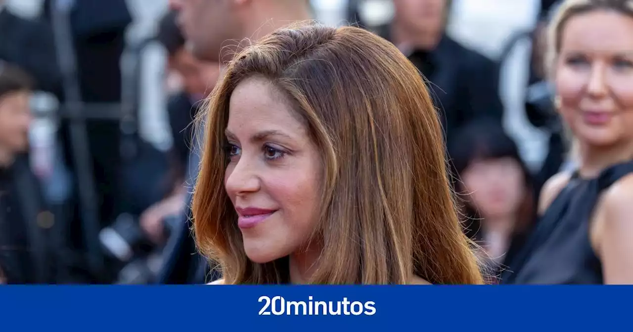 Los padres de Piqué, hartos de Shakira, se han planteado mudarse, según 'Socialité'