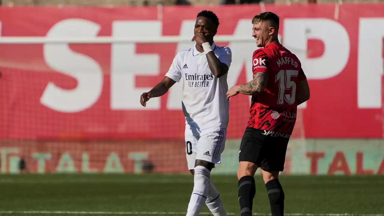 El beso al escudo de Vinícius y el desquite de Raíllo en el Mallorca - Real Madrid