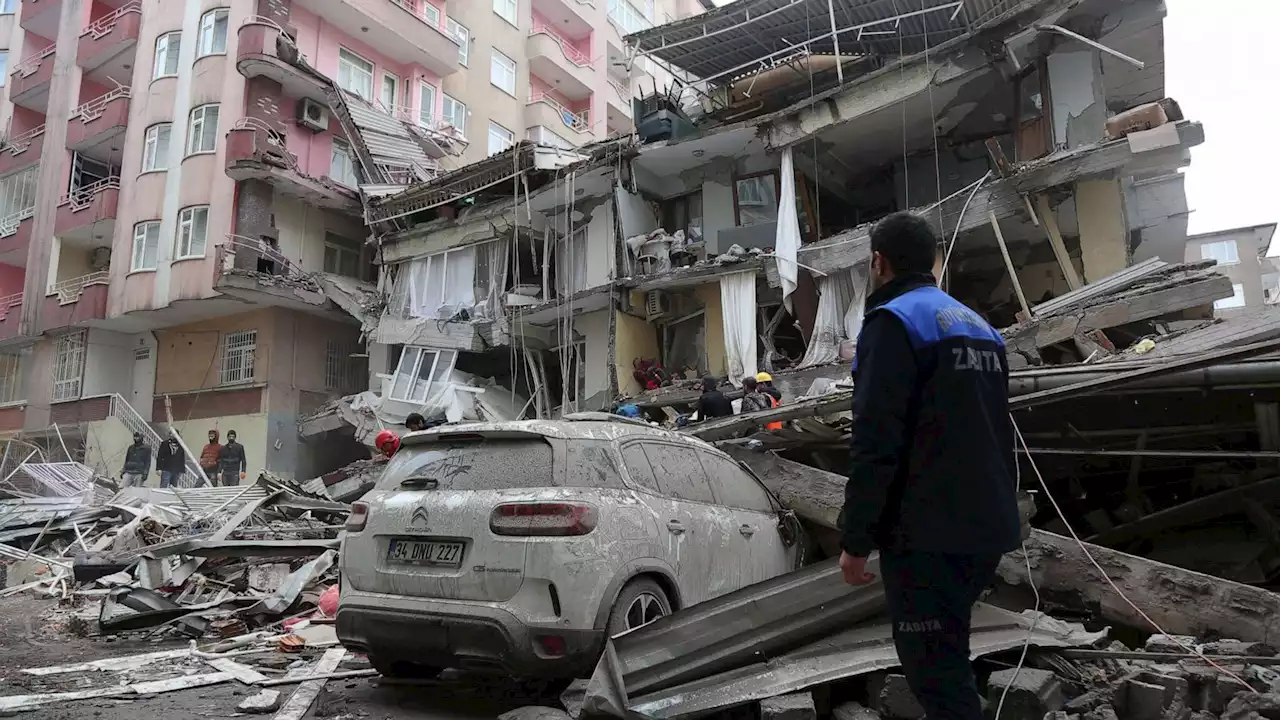 Turkey earthquake live updates: Death toll nears 2,500 in Turkey, Syria after powerful quake