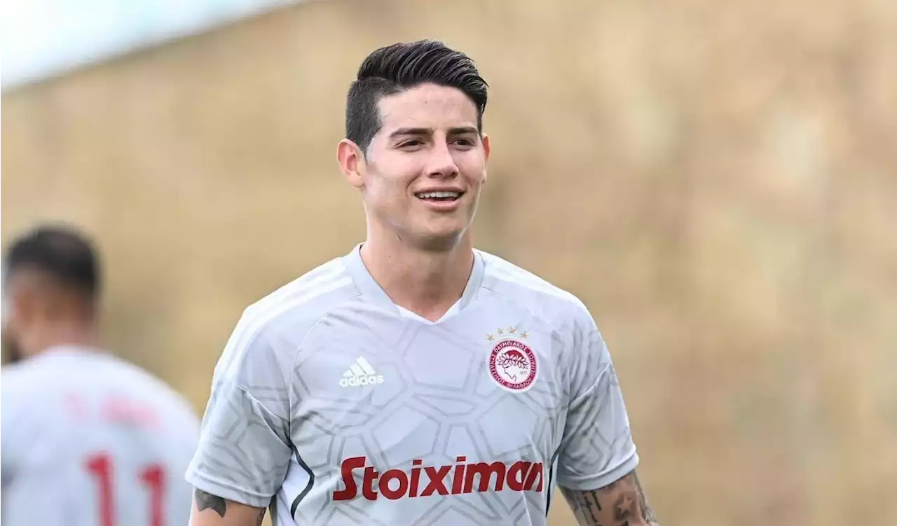 'Se quejó de algunas molestias': James prende las alarmas en Olympiacos por una posible lesión