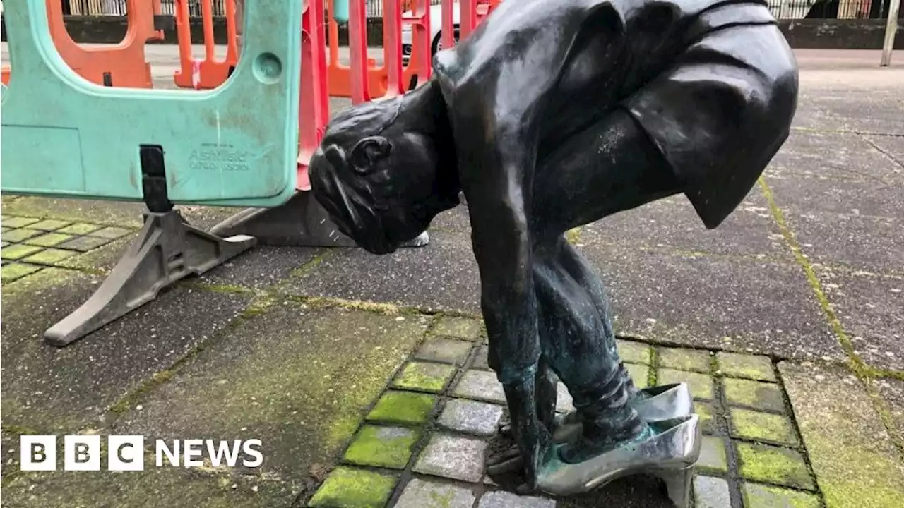 Sculptures of Gorbals Boys playing in high heels 'stolen'