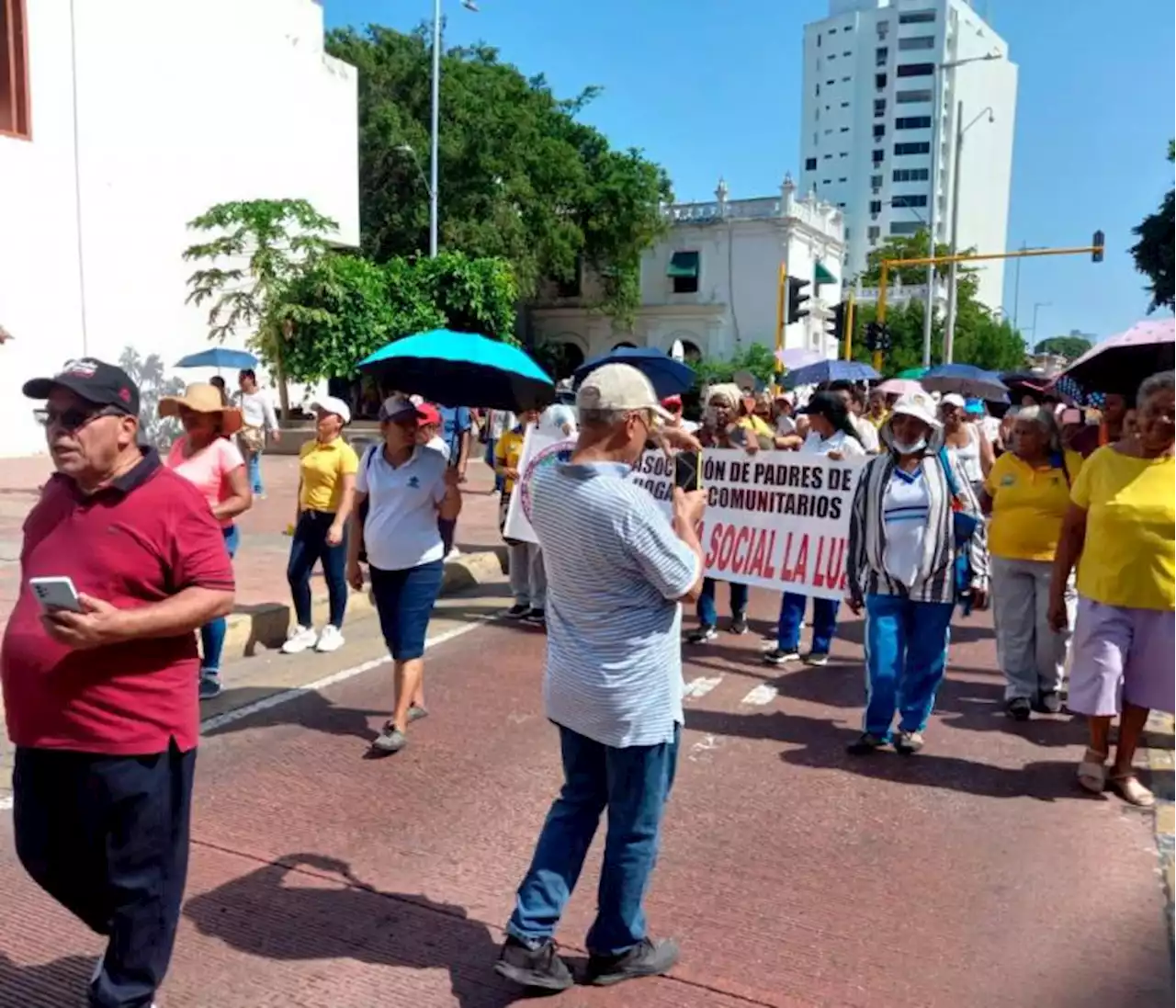 Madres comunitarias paralizan el Centro Histórico con protesta