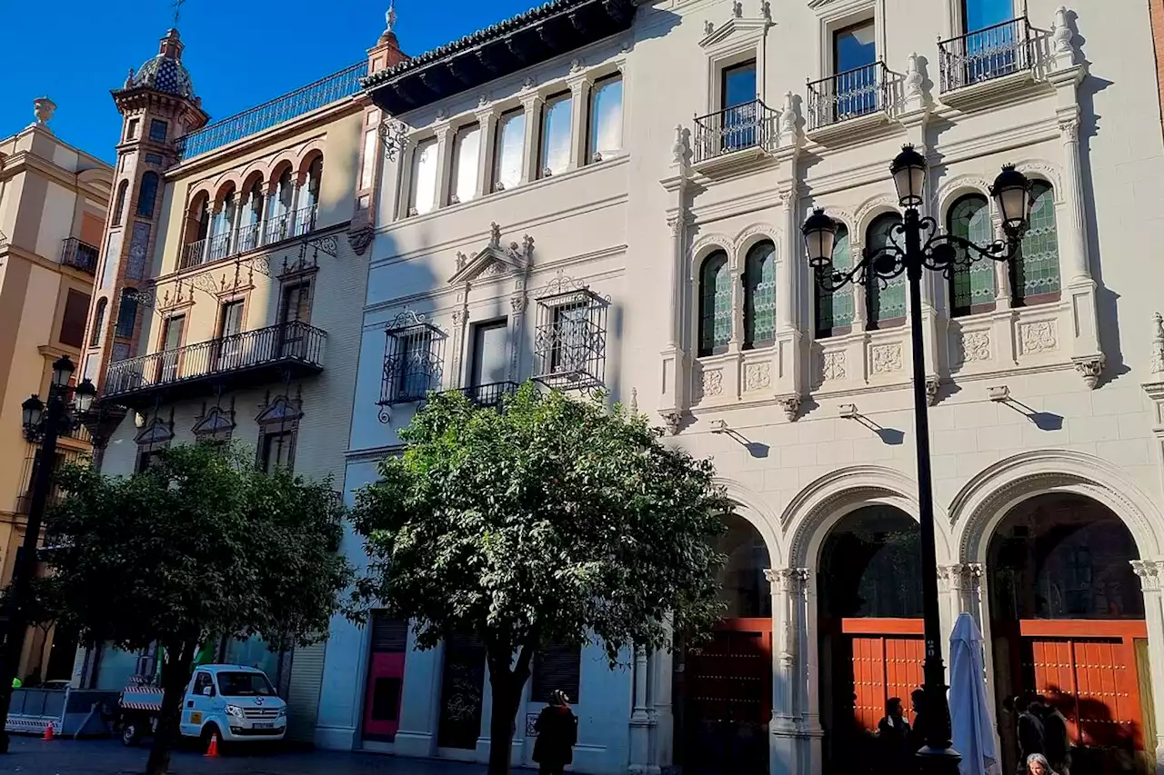 Santander inicia la reconversión en hotel de la antigua sede de Popular en Sevilla