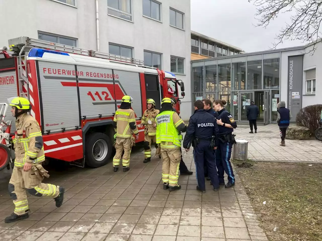 Feuerwehreinsatz: Rauchentwicklung in der Konradschule in Regensburg - idowa