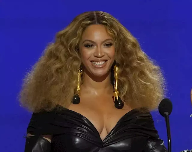 Grammys 2023: Ben Affleck's Bored, Beyoncé Makes History, More BTS Moments
