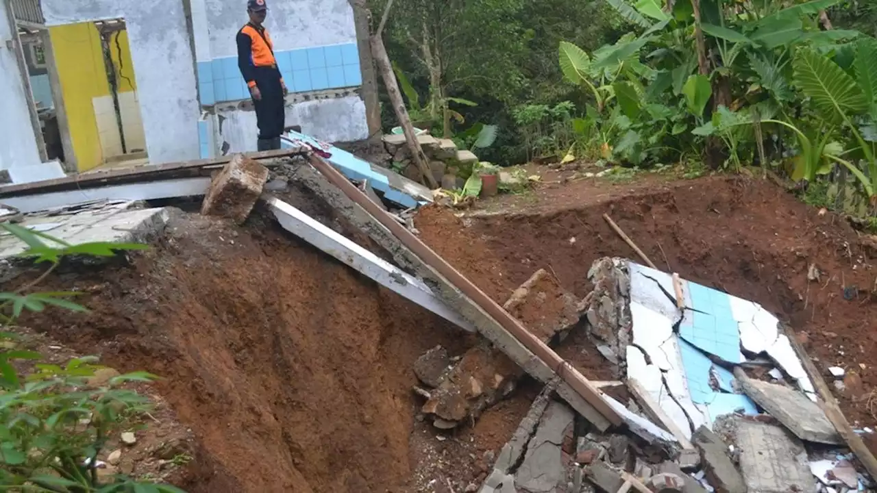 BPBD Keluarkan Peringatan Dini Potensi Tanah Longsor di 21 Kecamatan DKI Jakarta