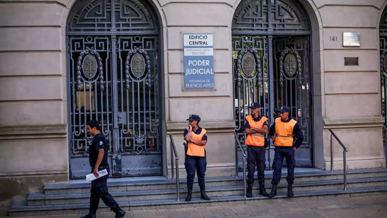 Vecinos de Dolores ofrecen alimentos y hospedaje a quienes acompañan a los padres de Fernando Báez Sosa