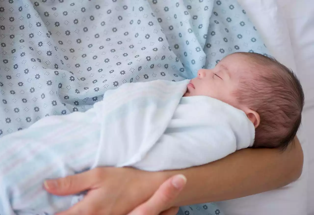 How to swaddle a baby: Step-by-step guide and safety