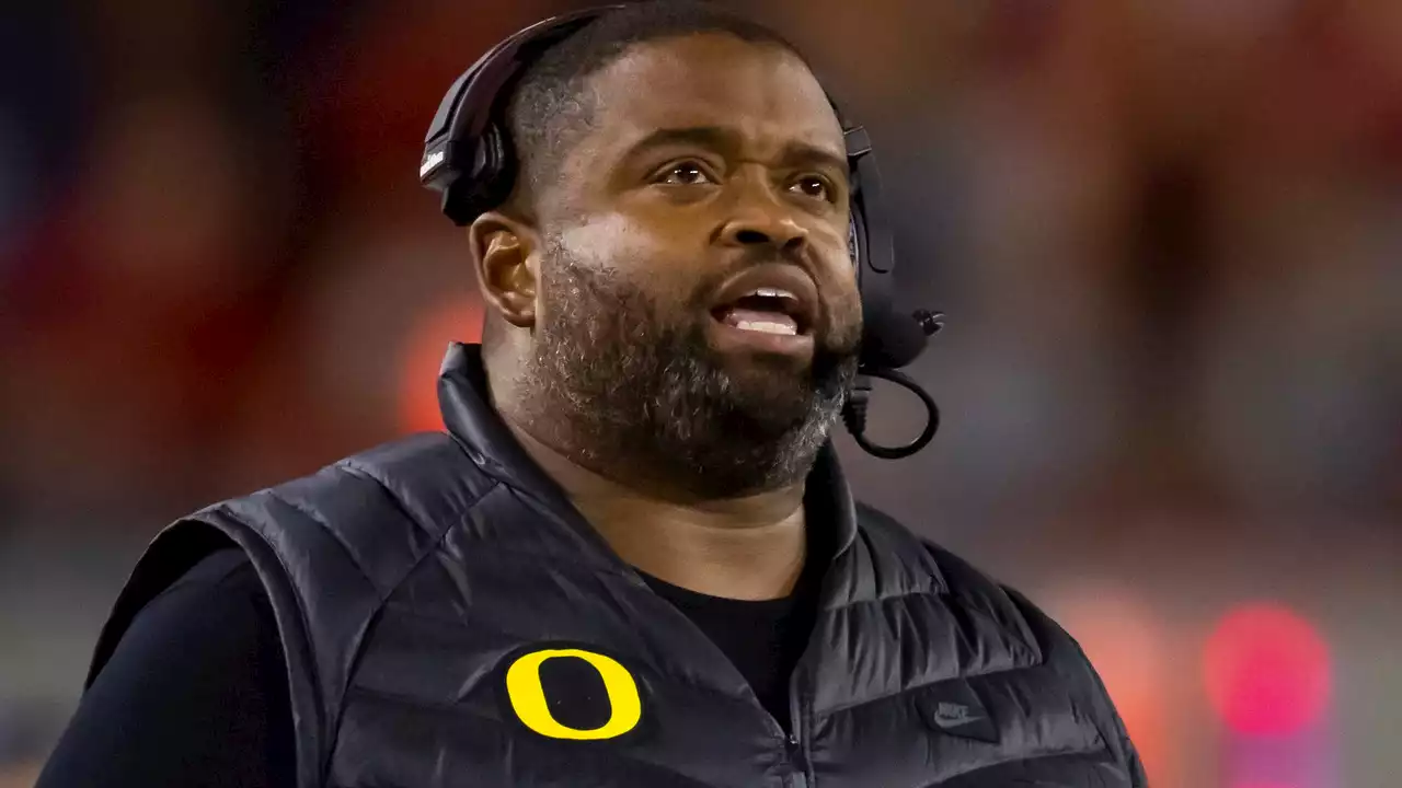 Report: Patriots Expected to Hire Oregon Offensive Line Coach Adrian Klemm