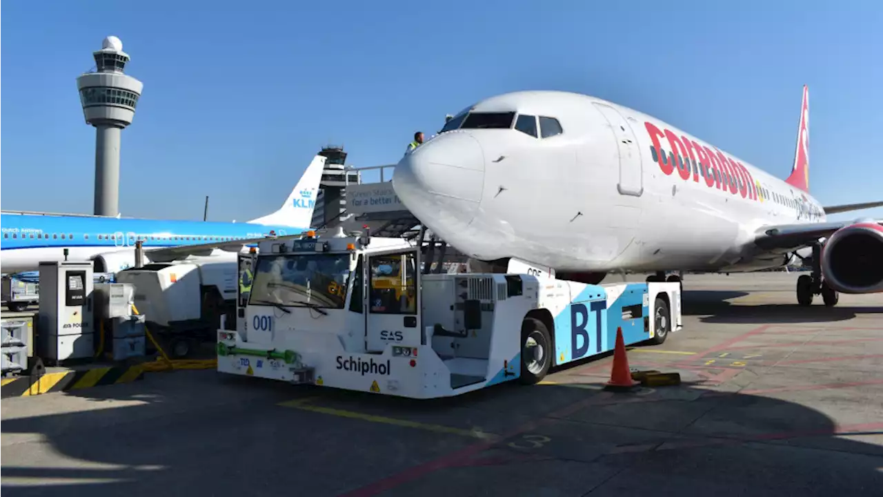 Boeing vanaf Schiphol via Eindhoven met reddingsteam op weg naar Turkije