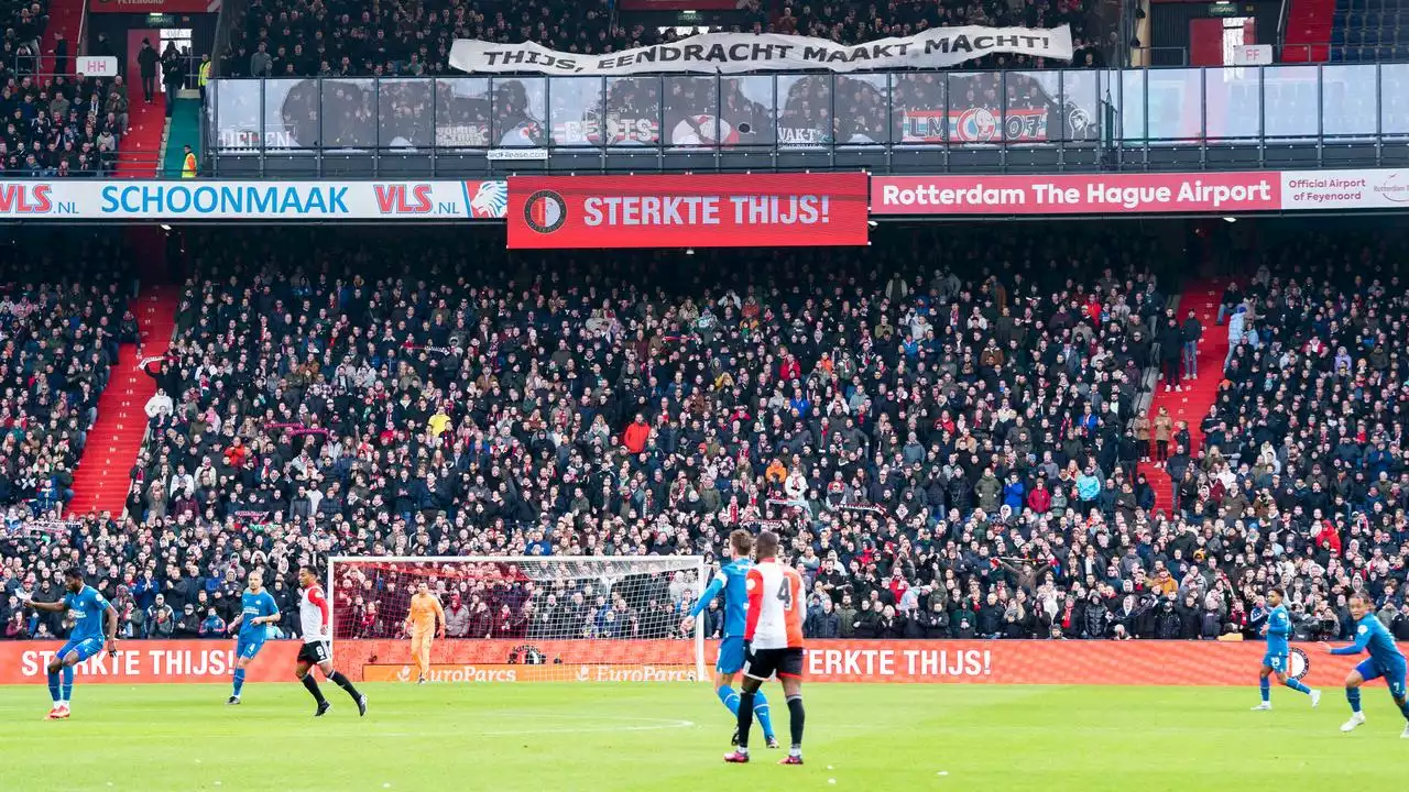 PSV- én Feyenoord-fans steunen Slegers: 'Mooi dat het voetbal dit laat zien'