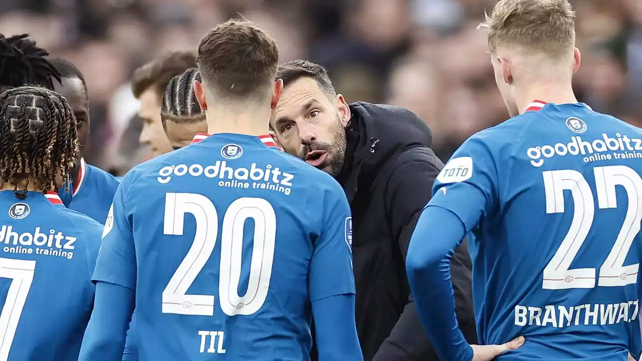 Van Nistelrooij hoopt dat PSV-spelers ranglijst 'vergeten' in laatste maanden seizoen