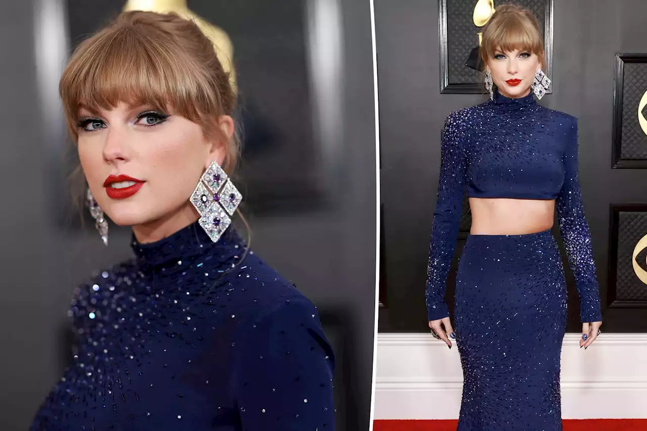 Taylor Swift bares abs in ‘Midnights’ blue on Grammys 2023 red carpet