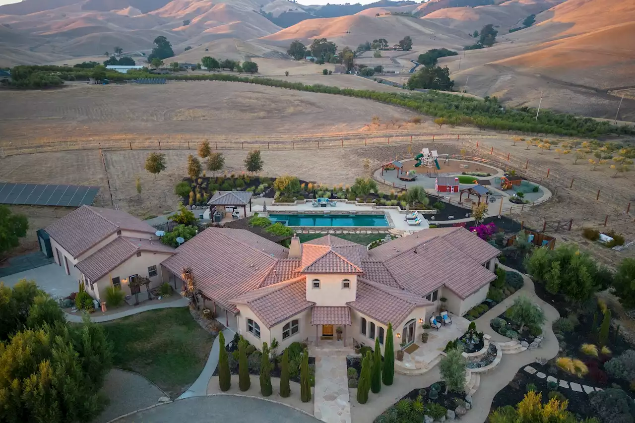 Tech exec selling Bay Area mansion, leaving the region