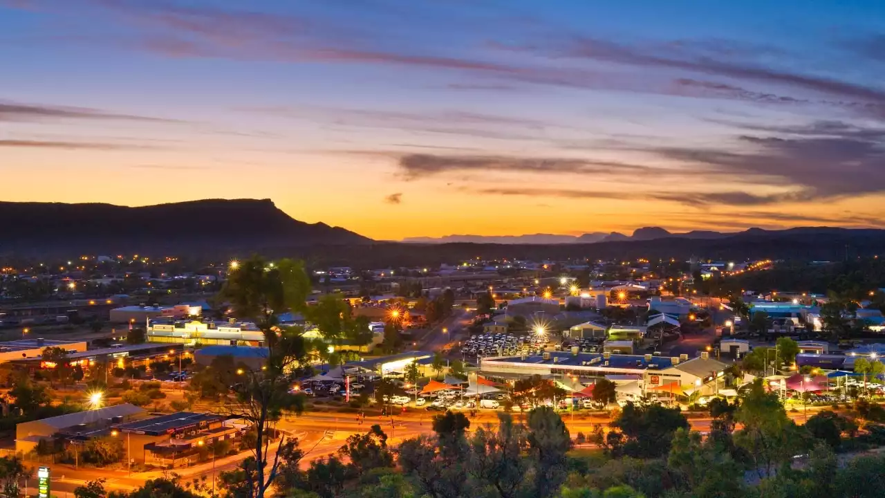 Gov't-funded providers warned about speaking to media amid Alice Springs crisis